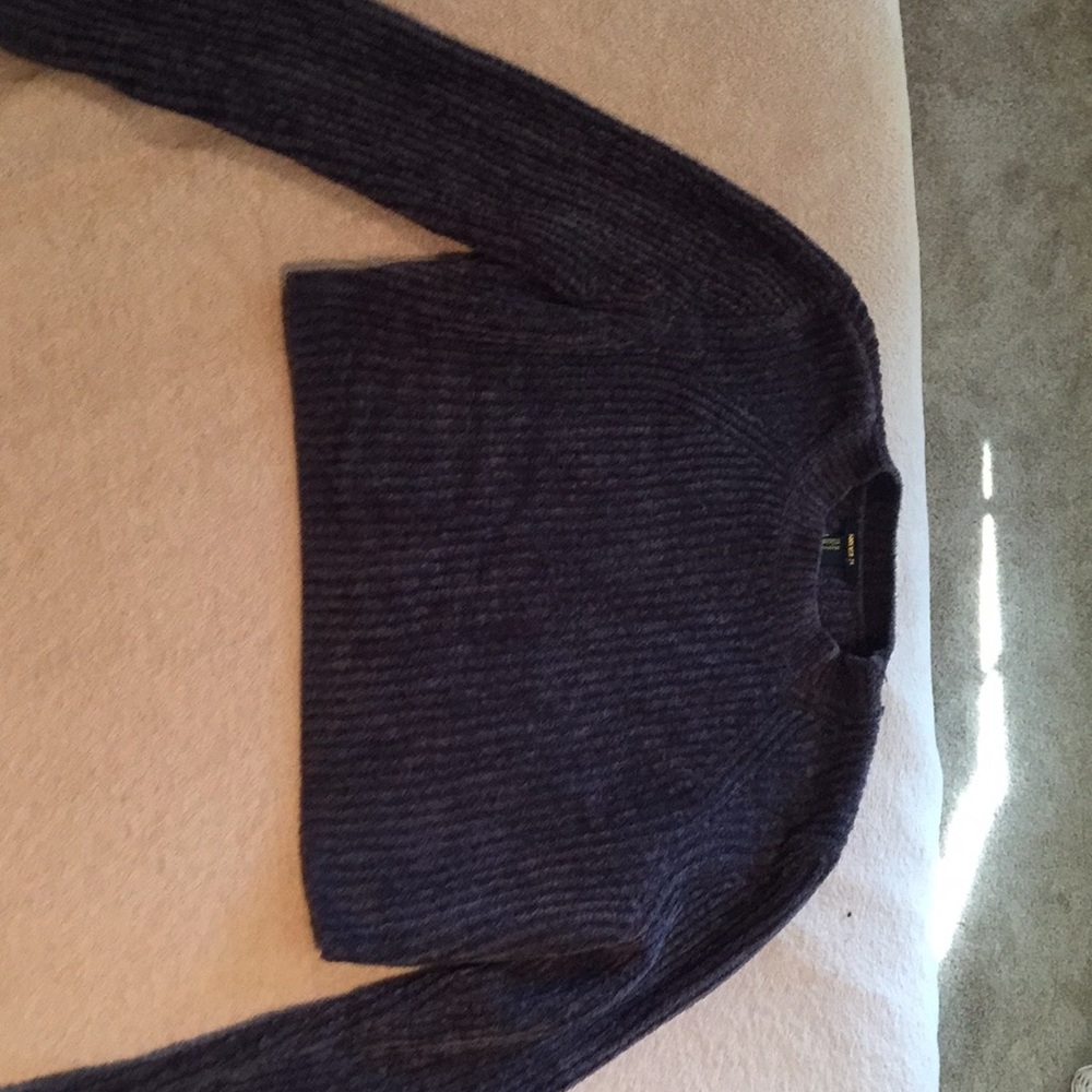 Crop top sweater
